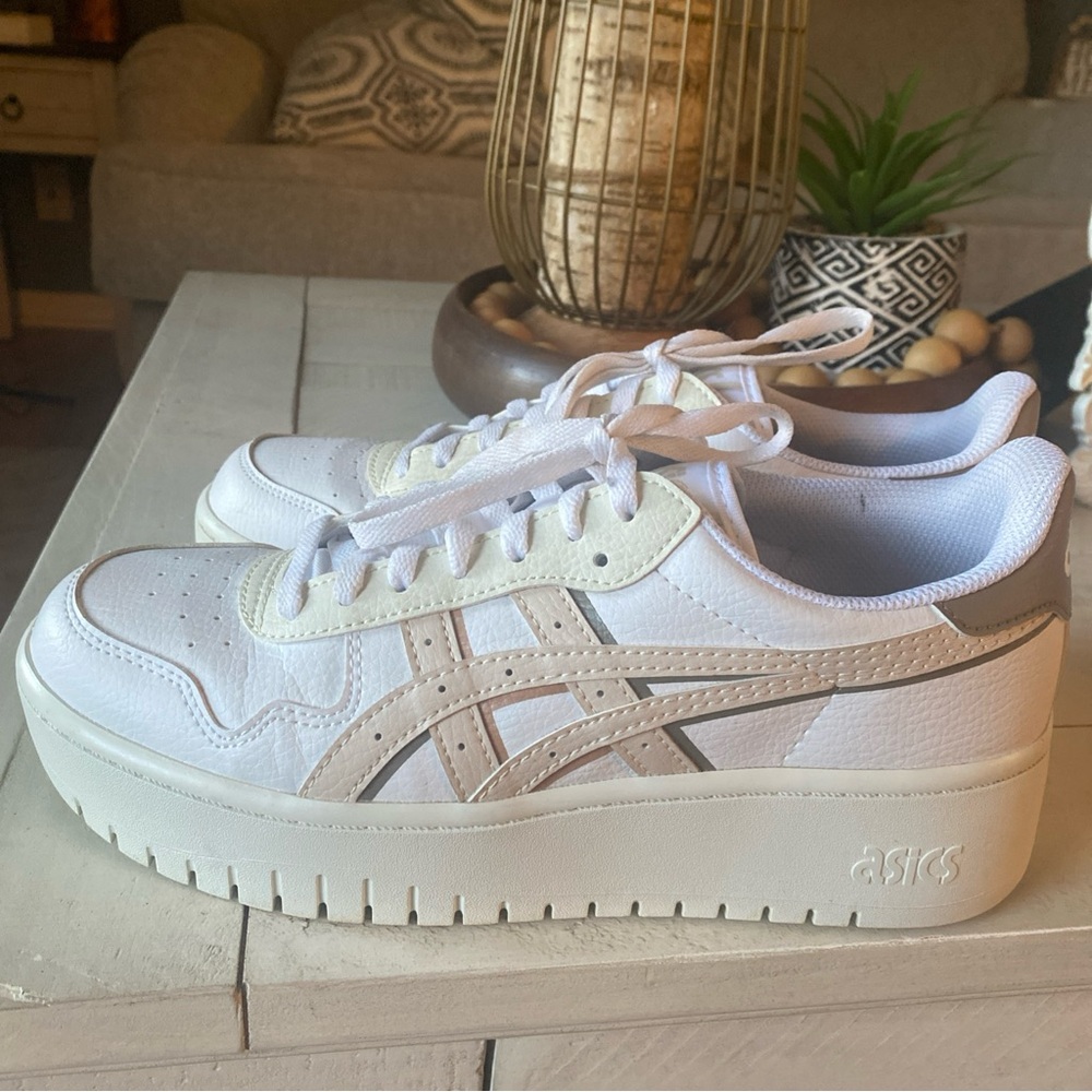 ASICS Women's White and Tan Sneakers - Picture 4 of 11